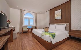 Khách Sạn De Lamour